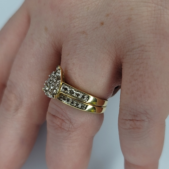 10K Diamond Ring Set - Picture 5 of 16